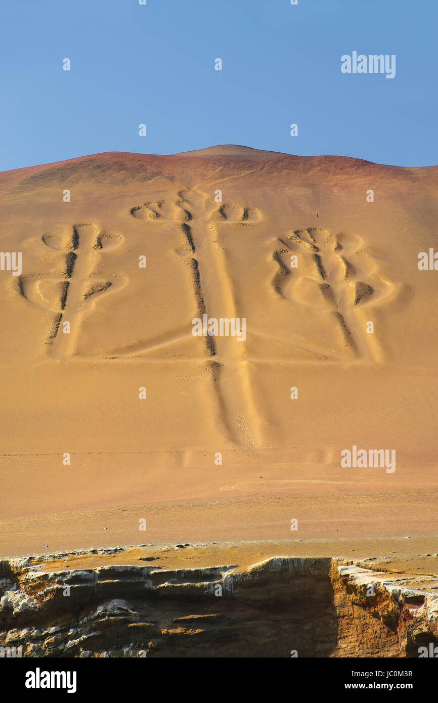Candelabro de los Andes en la Bahía de Pisco, Perú. Candelabro es un