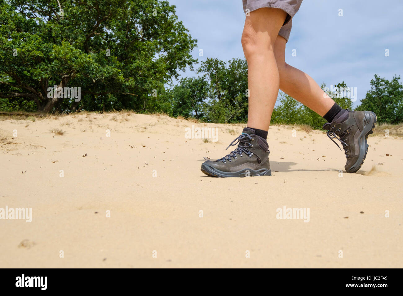 Botas para caminar arena fotografías e imágenes de alta resolución - Alamy