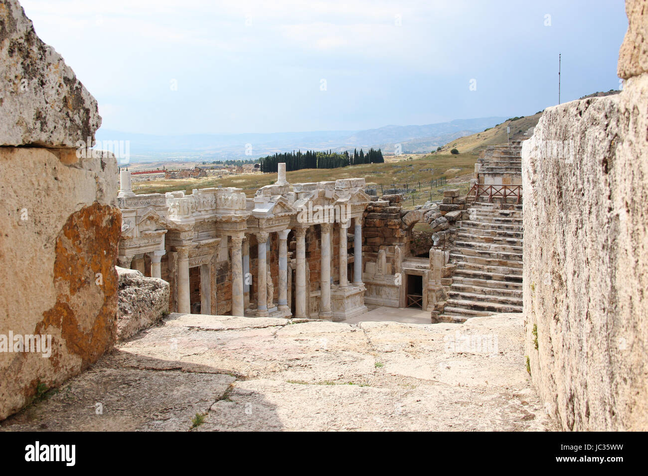 Ruinas del antiguo teatro greco-romano clásico en Hierápolis. Pamukkale. Turquía Foto de stock