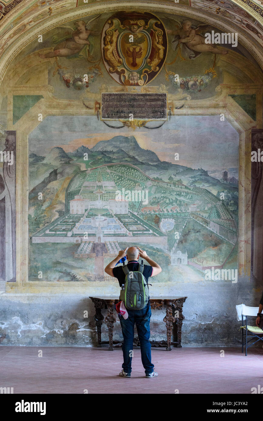 Villa Lante, Bagnaia. Viterbo. Italia. Fresco representando Villa Lante y sus jardines, en la Loggia de la Palazzina Gambara. Foto de stock