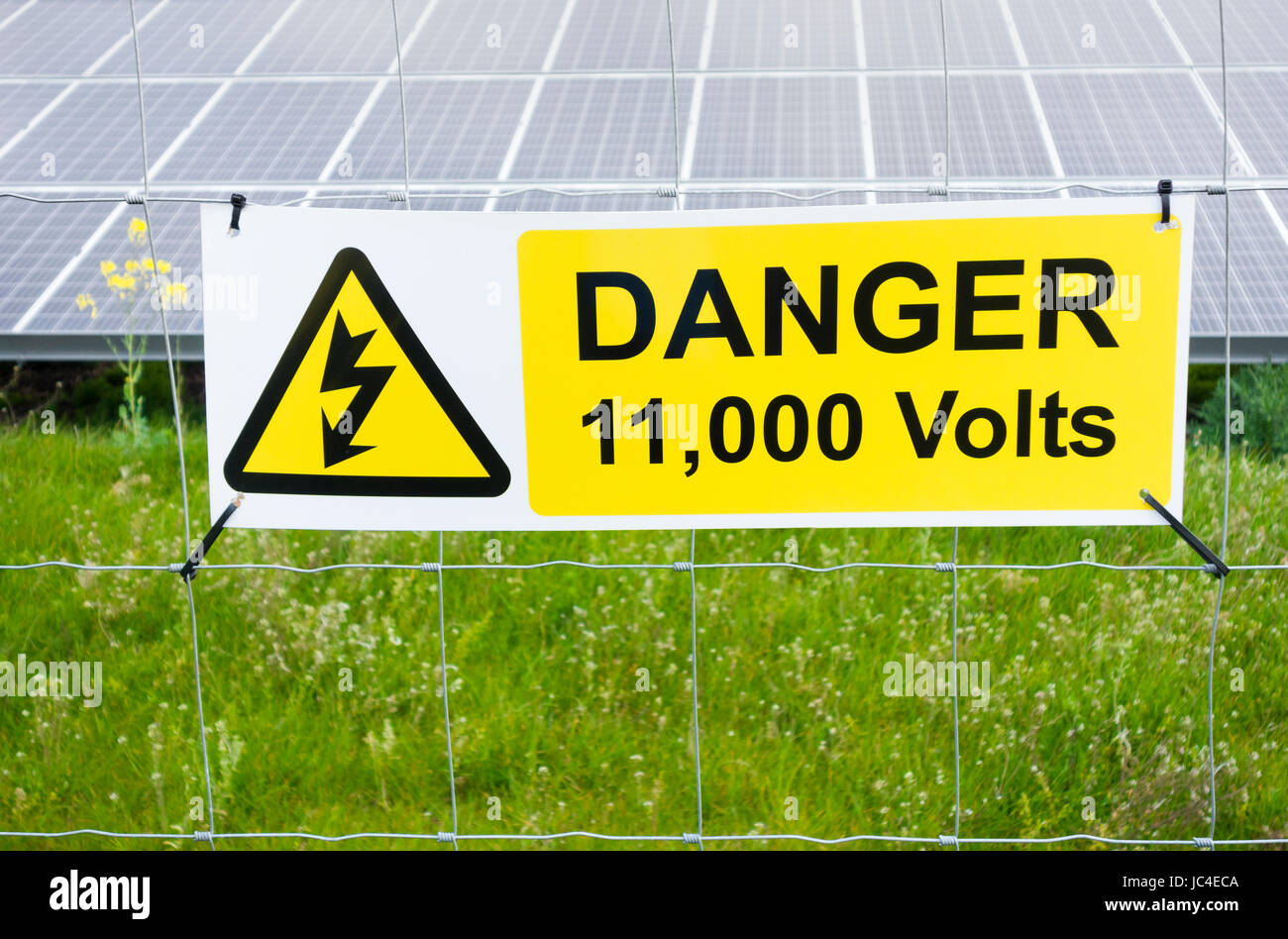 Paneles solares en el campo cerca de Billingham, al noreste de Inglaterra. UK Foto de stock