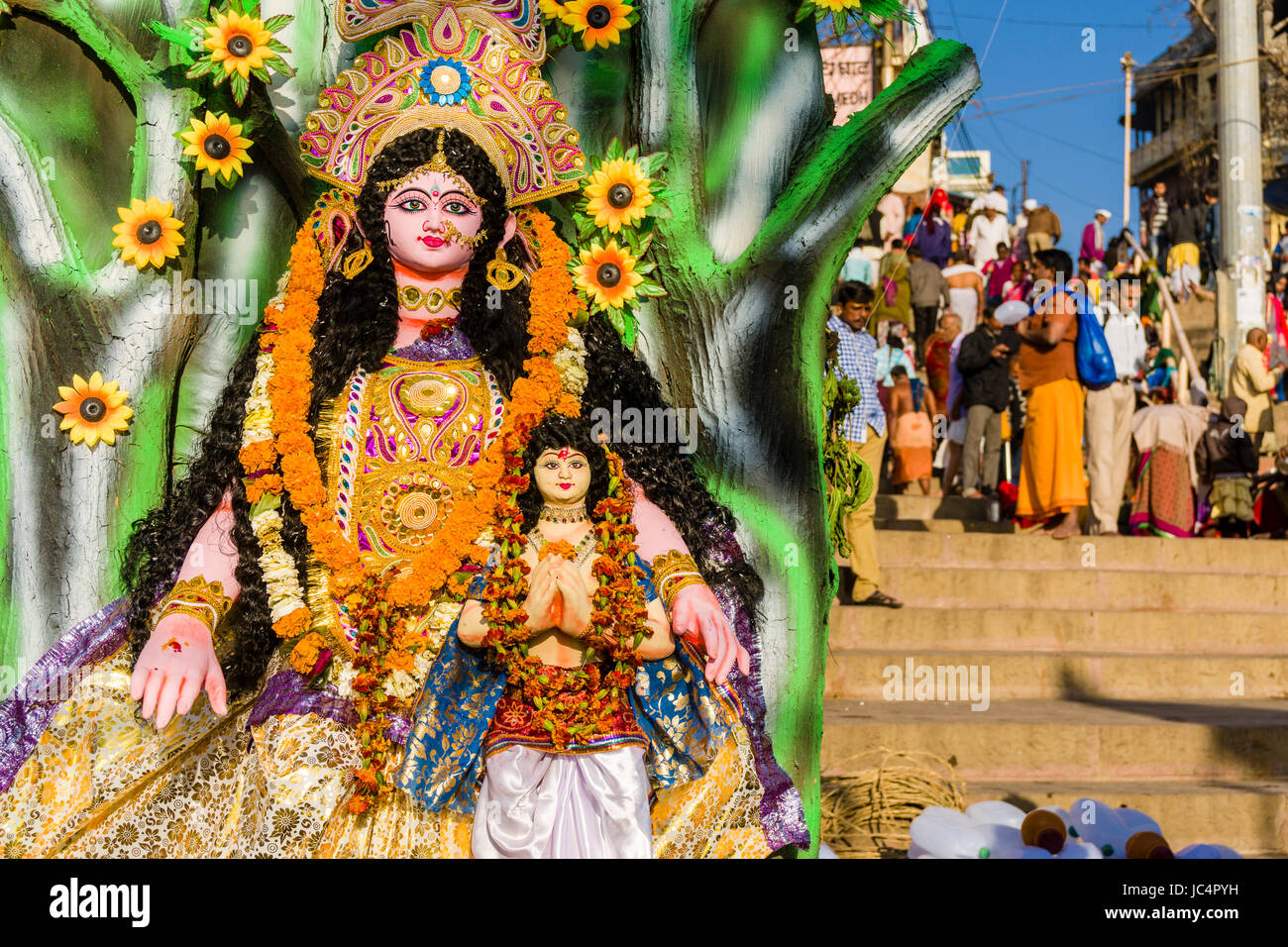 Una colorida estatua de la diosa ganga se erigirá en dashashwamedh ghat