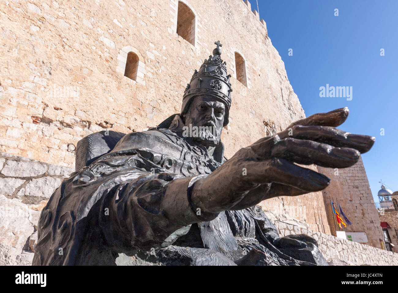 Papa Luna, Benedicto XIII , monumento por Sergio Blanco, Peñíscola, provincia de Castellón, Comunidad Valenciana, España. Foto de stock