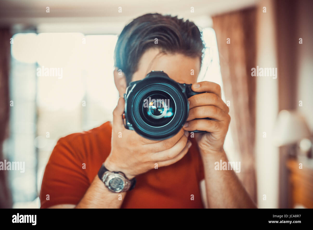 Mirror selfie with camera fotografías e imágenes de alta resolución - Alamy