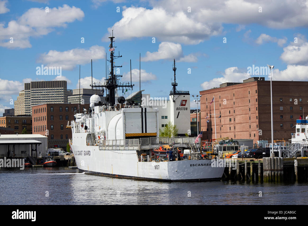 Us Coast Guard cutter uscgc escanaba resistencia mediana wmec 907 Boston EE.UU. Foto de stock