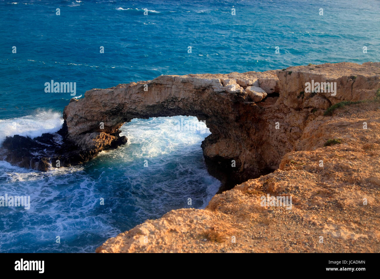 Puente natural, Cabo Greko, Chipre Foto de stock