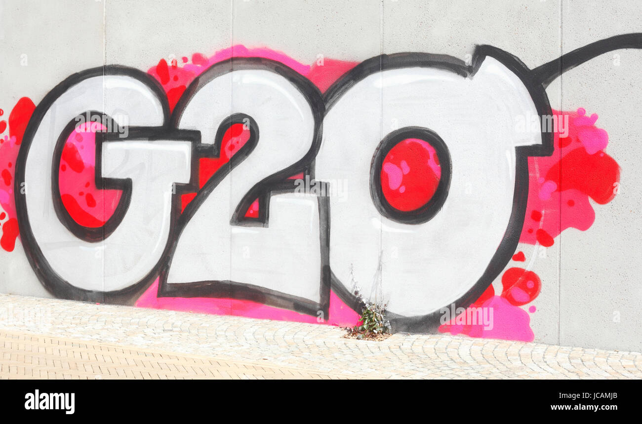 Paintet letras G 20, G 20 en una pared. Foto de stock