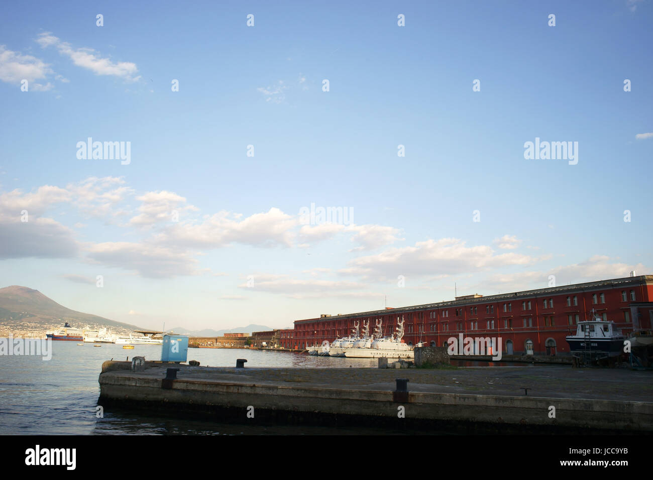 Puerto de Nápoles, Italia Fotografía de stock - Alamy