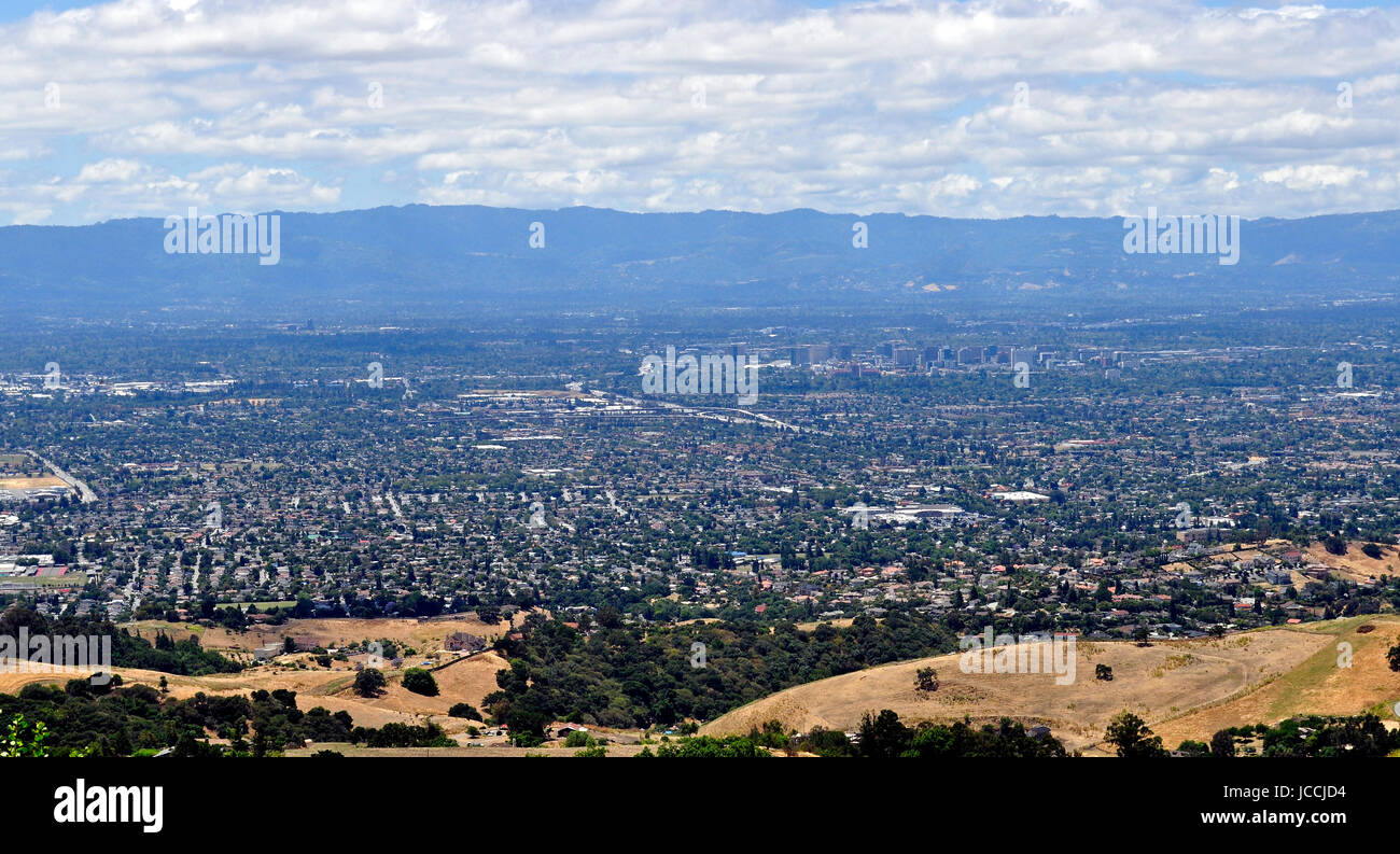 Vista de silicon valley desde Mount Hamilton Road, el condado de Santa Clara, California, EE.UU. Foto de stock
