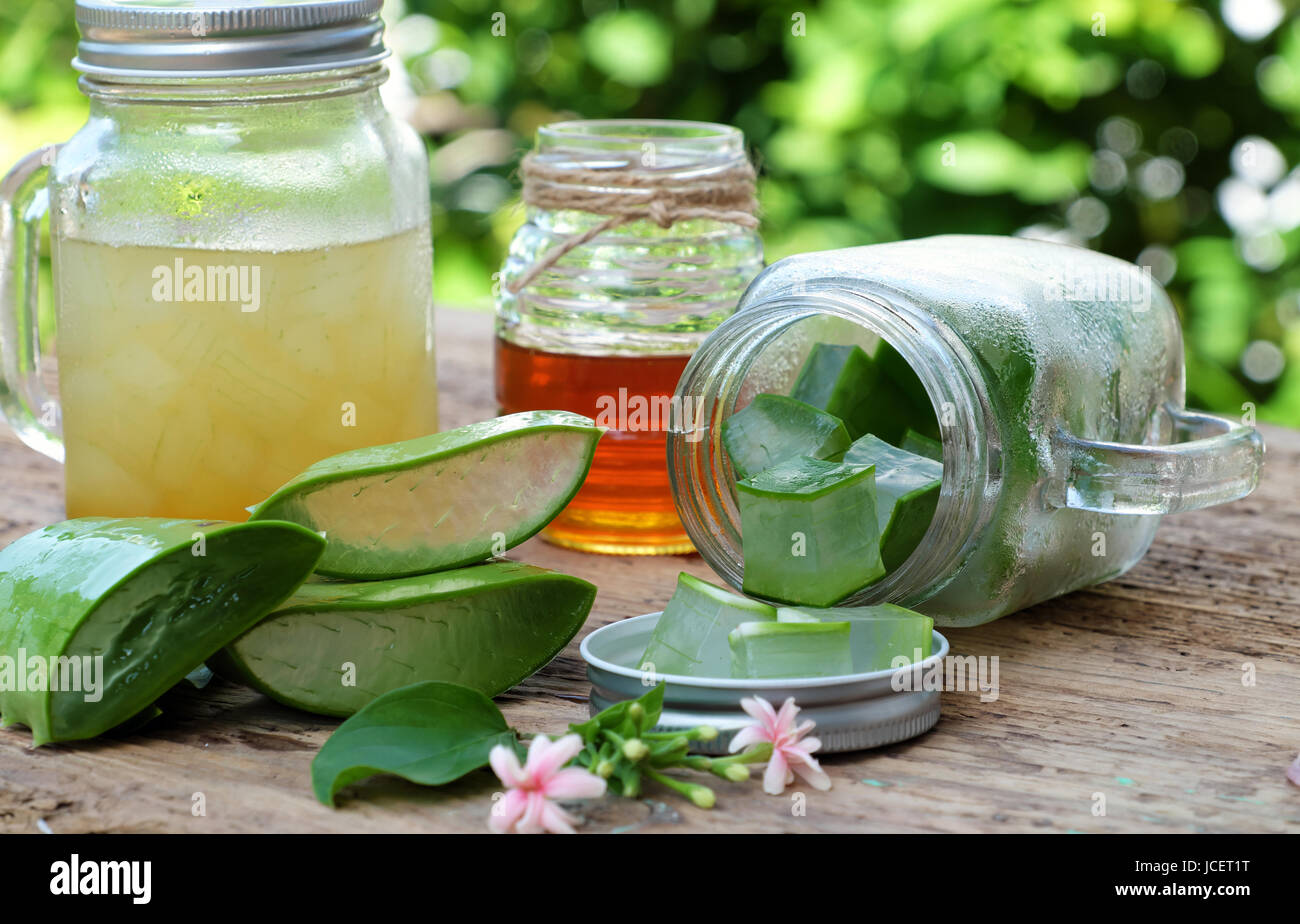 Alimentos nutrición foliar de la planta de aloe vera y miel, una naturaleza  cosmética para el cuidado de la piel desde la hierba, también se usan como  medicina para la salud, rodajas