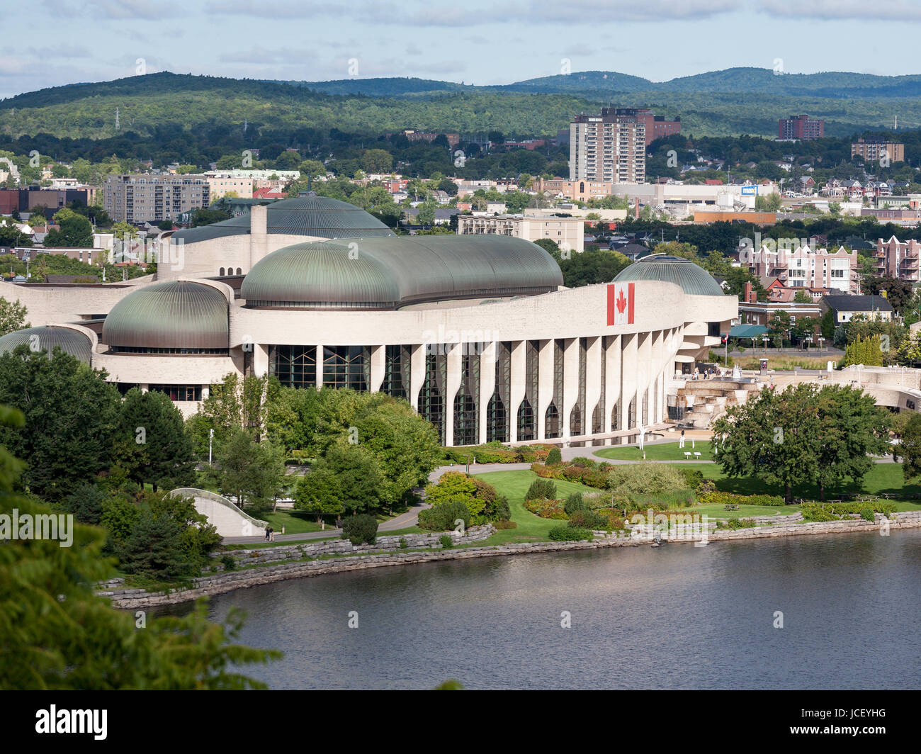 Museo de Historia Canadiense: Grand Hall: Situado enfrente de los edificios del parlamento, en el río Ottawa, este museo es famoso por sus líneas fluidas. Foto de stock
