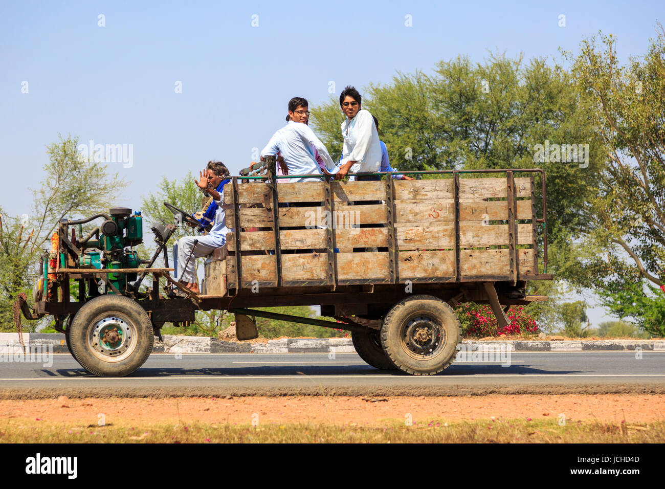 An der Schnellstraße en Rajasthan, Indien Foto de stock