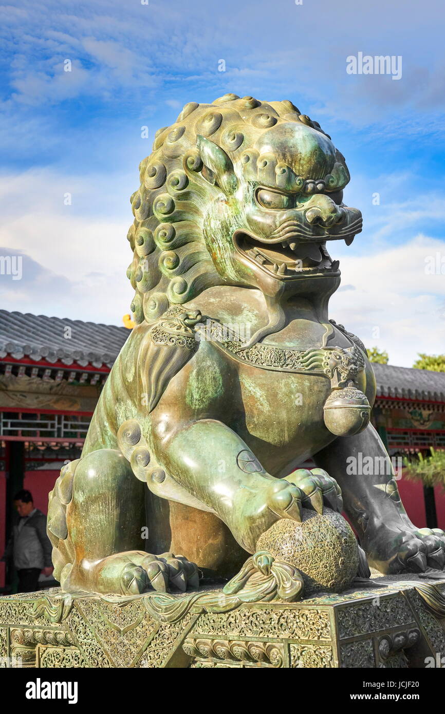 León de Bronce en el Palacio de Verano, Beijing, China Foto de stock
