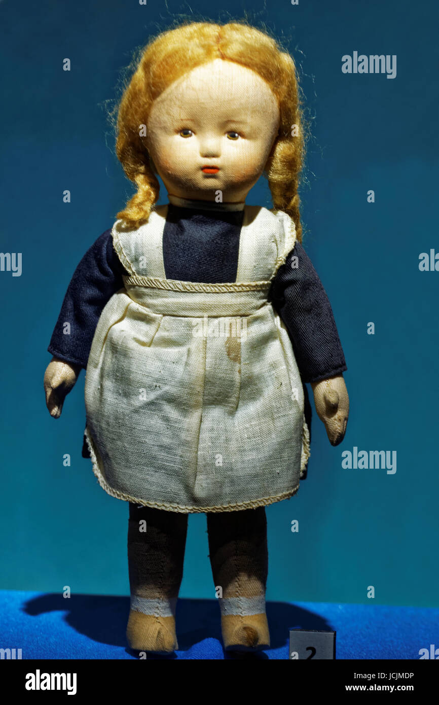 Foto antigua muñeca chica, 1950 Fotografía de stock - Alamy