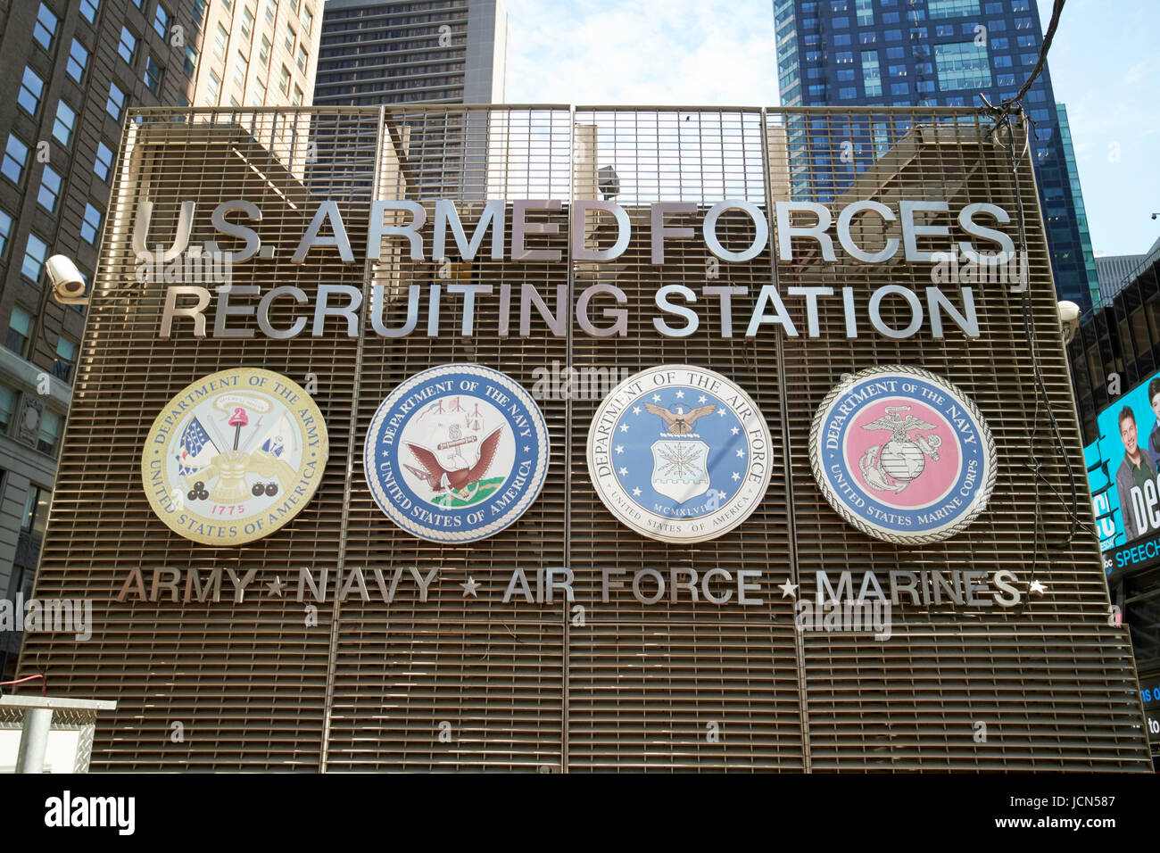 La estación de reclutamiento de las fuerzas armadas de Estados Unidos Times Square de Nueva York, EE.UU. Foto de stock