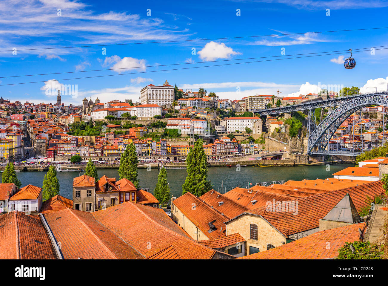 Oporto, Portugal, ciudad antigua en el río Duero. Foto de stock