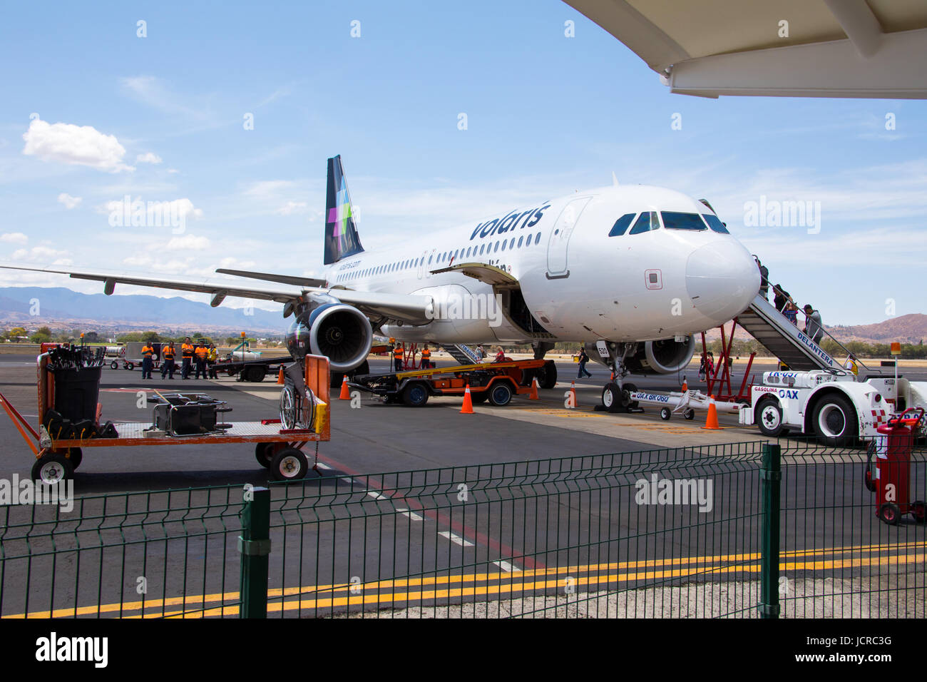 Volaris, Aeropuerto Internacional de Oaxaca, Oax, Oaxaca, México Fotografía de stock Alamy