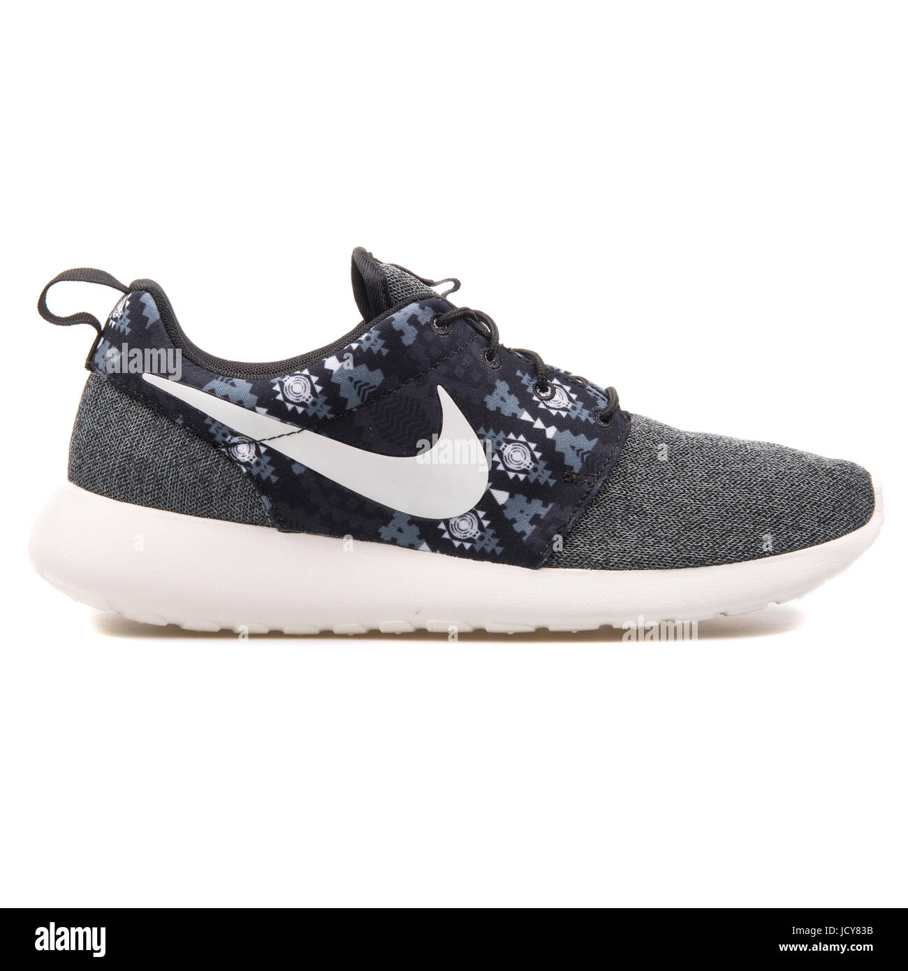 pedestal No autorizado Normal Nike Roshe uno imprimir en negro, gris y blanco para hombres calzados  running - 655206-012 Fotografía de stock - Alamy