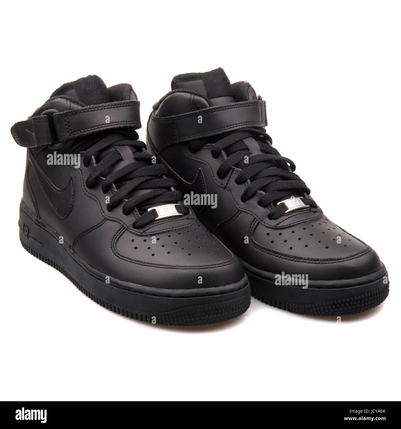 Nike Air Force 1 Mid (GS) Los jóvenes negros de calzado deportivo -  314195-004 Fotografía de stock - Alamy
