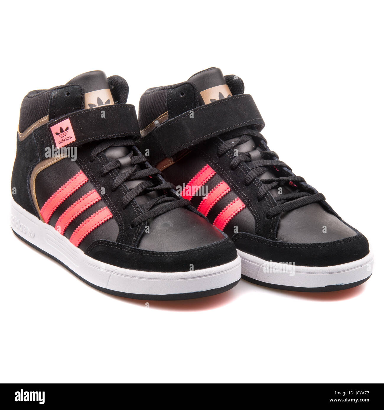 Separar Incorrecto Subjetivo Adidas Varial mediados J jóvenes negros de calzado deportivo - Q16696  Fotografía de stock - Alamy
