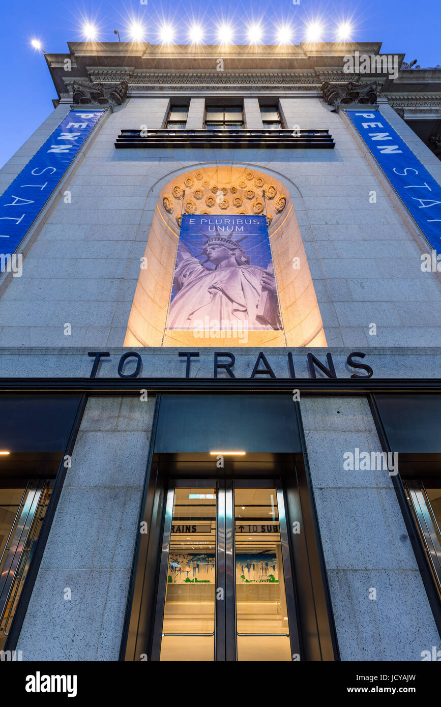 New York City, NY - Junio 15, 2017: el recién inaugurado renovado entrada oeste de la Estación Penn en el James A. Farley Post Office, Manhattan, Ciudad de Nueva York Foto de stock