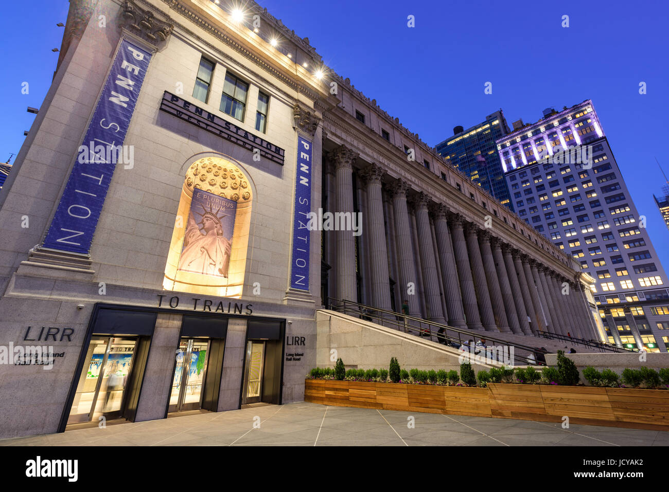 New York City, NY - Junio 15, 2017: el recién inaugurado renovado entrada oeste de la Estación Penn en el James A. Farley Post Office, Manhattan, Ciudad de Nueva York Foto de stock