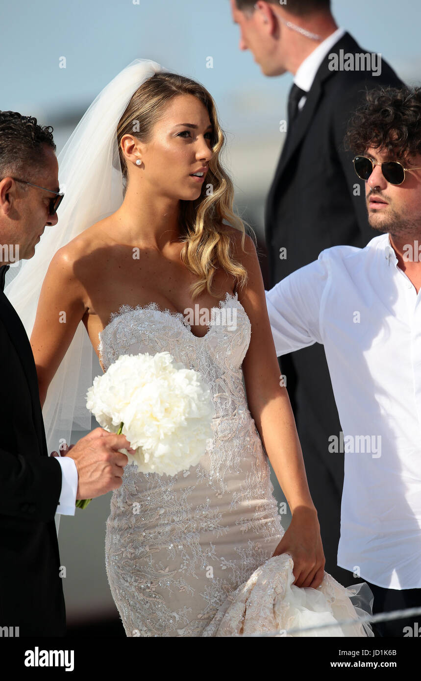 Alice Campello llega a la iglesia del Redentor en Venecia para la boda con  Álvaro Morata. Vestido de Novia: Celebrity Fotografía de stock - Alamy