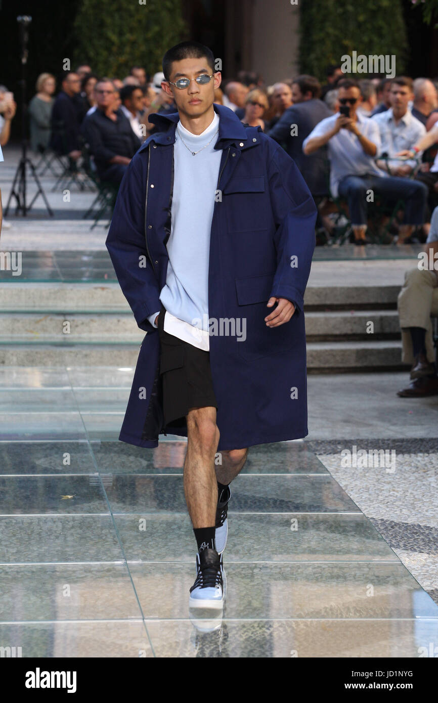 La Semana de moda de Milán hombres Primavera Verano 2018. Milán Moda Hombre Primavera Verano 2018. Dolce Gabbana Show Foto: modelo Fotografía de stock - Alamy