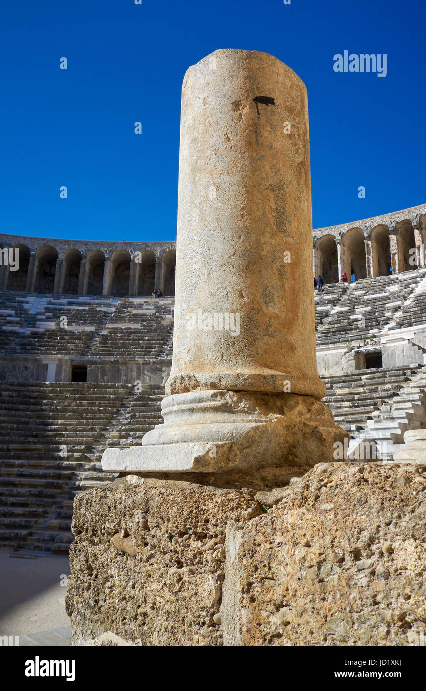 El antiguo teatro romano de Aspendos, construido por el emperador Marco Aurelio. Costa mediterránea, Antalya.Turquía Foto de stock