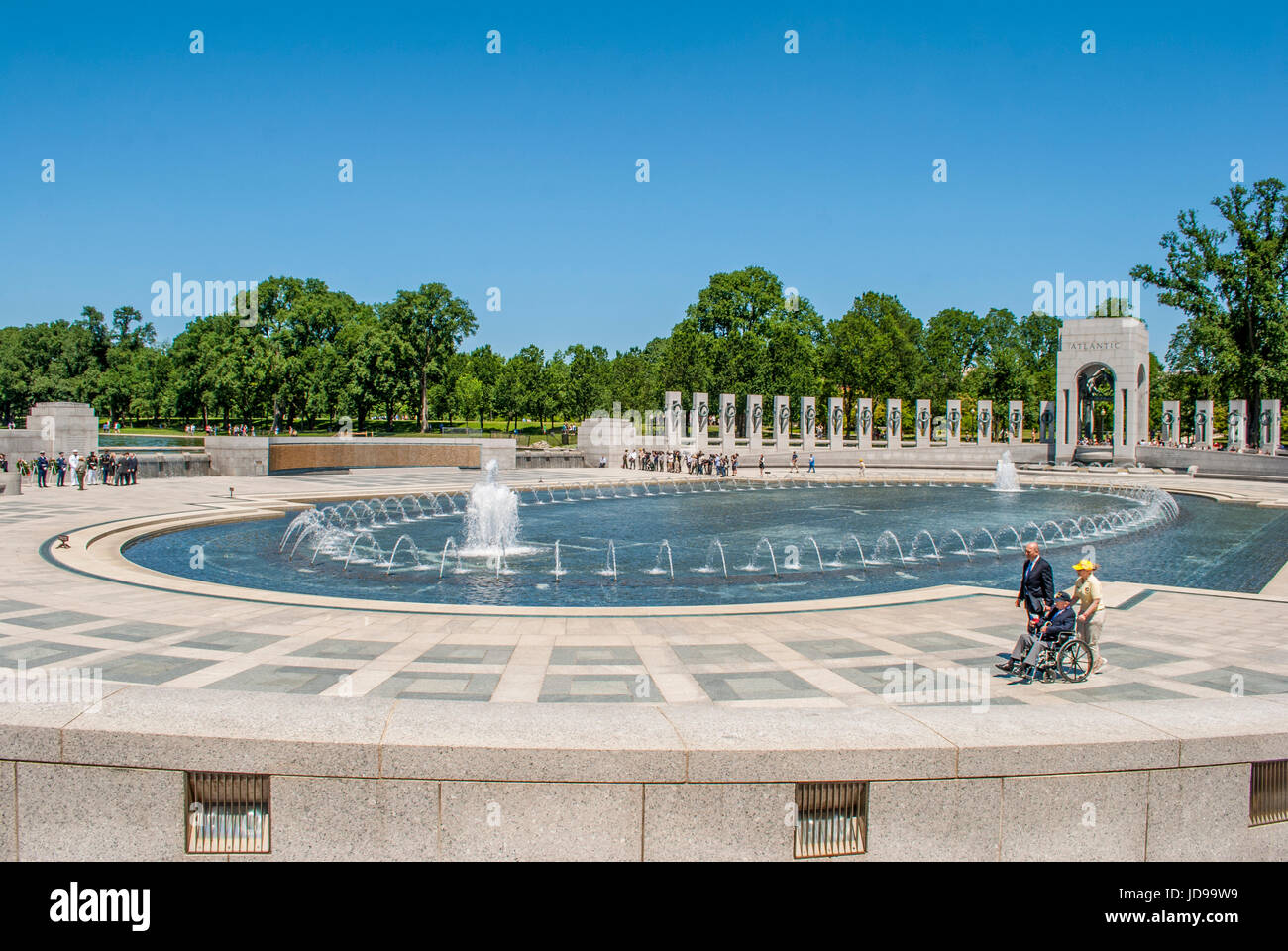 Veterano de la segunda guerra mundial en el Memorial de la Segunda Guerra Mundial en Washington D.C. Foto de stock