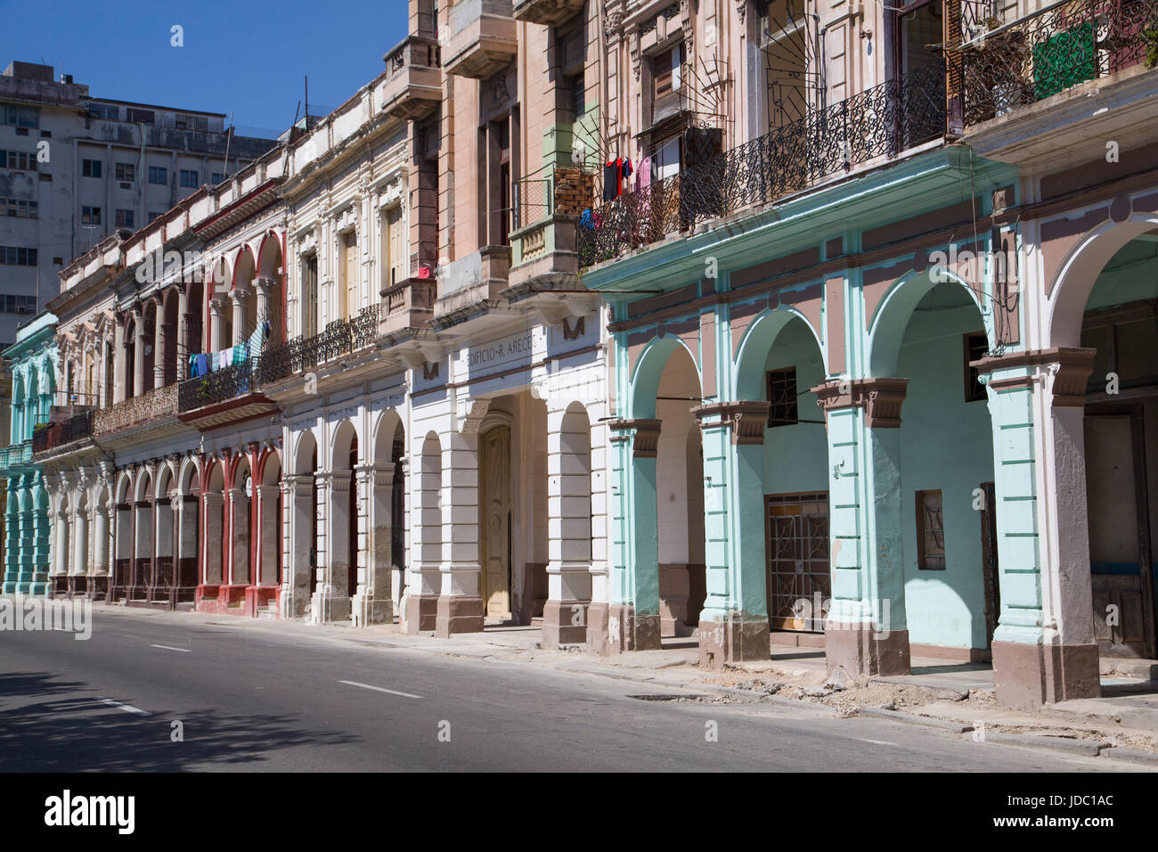 Los edificios a lo largo del Paseo del Prado, Centro Habana, Habana, Cuba Foto de stock
