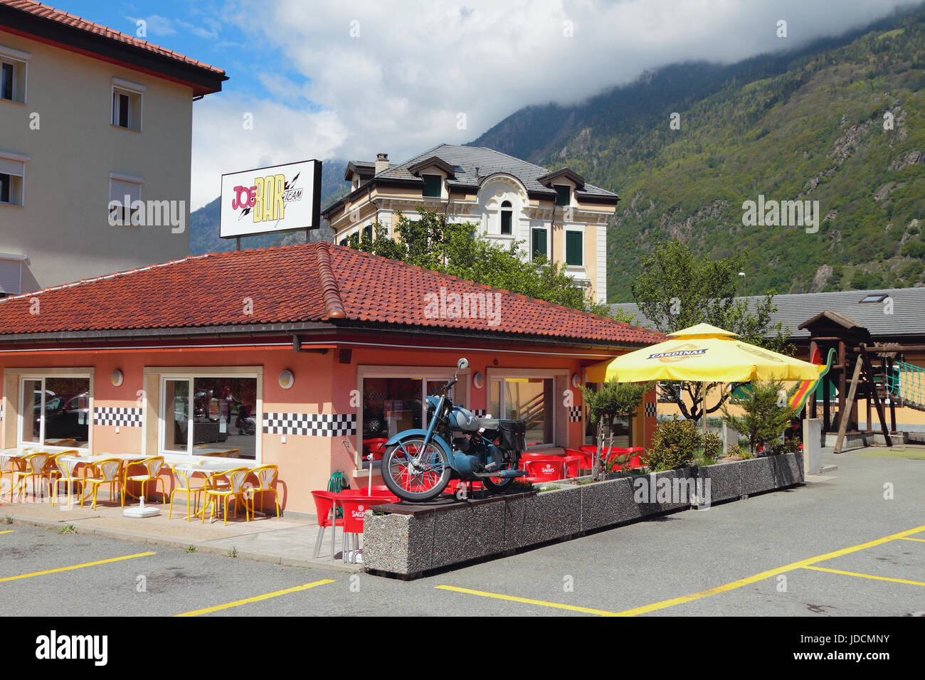 Vernayaz, Martigny, Suiza. Joe Bar Team' cafe bar. Foto de stock