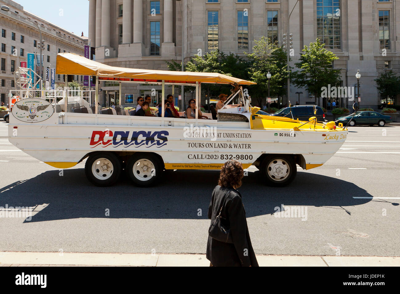 DC Ducks tour bus / barco / Vehículo anfibio - Washington, DC, EE.UU. Foto de stock