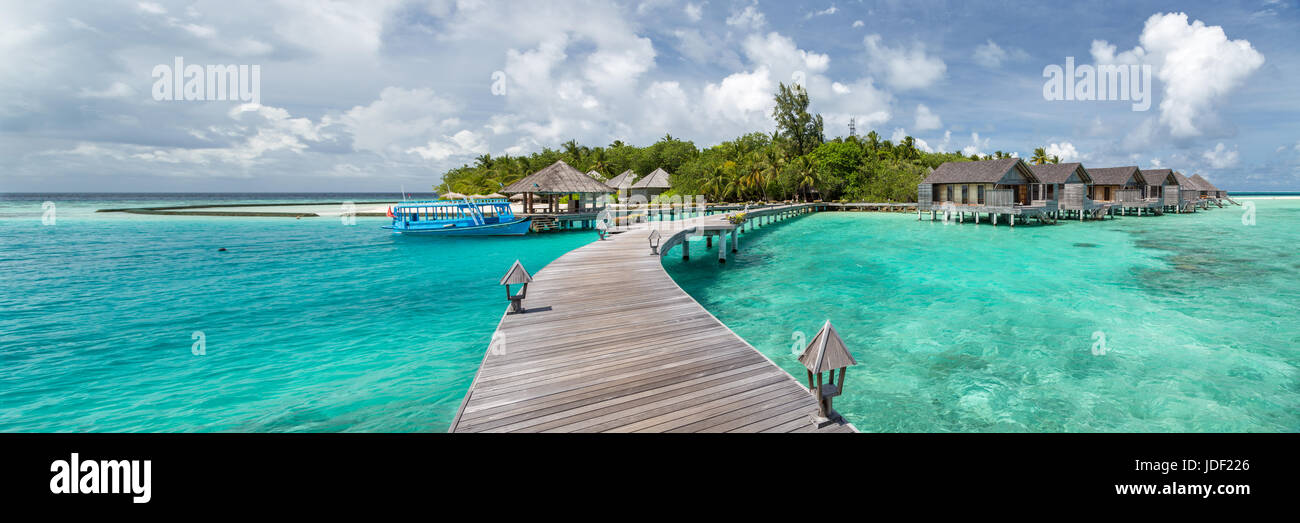 Isla Tropical, Gangehi Island, Ari Atoll, Maldivas, Océano Índico Foto de stock