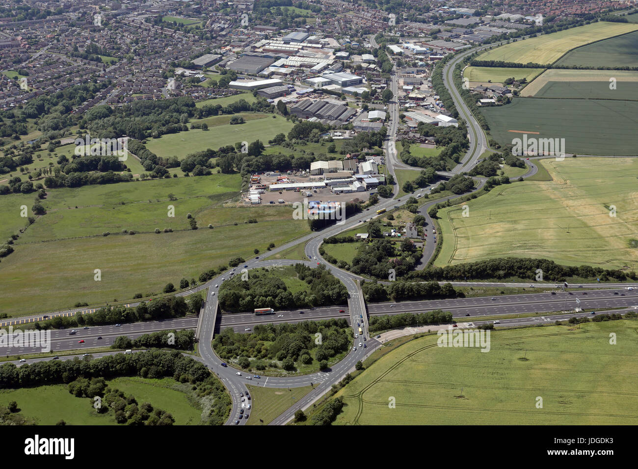 Vista aérea de la M1 en la salida 40 cerca de Ossett, Yorkshire, Reino Unido Foto de stock