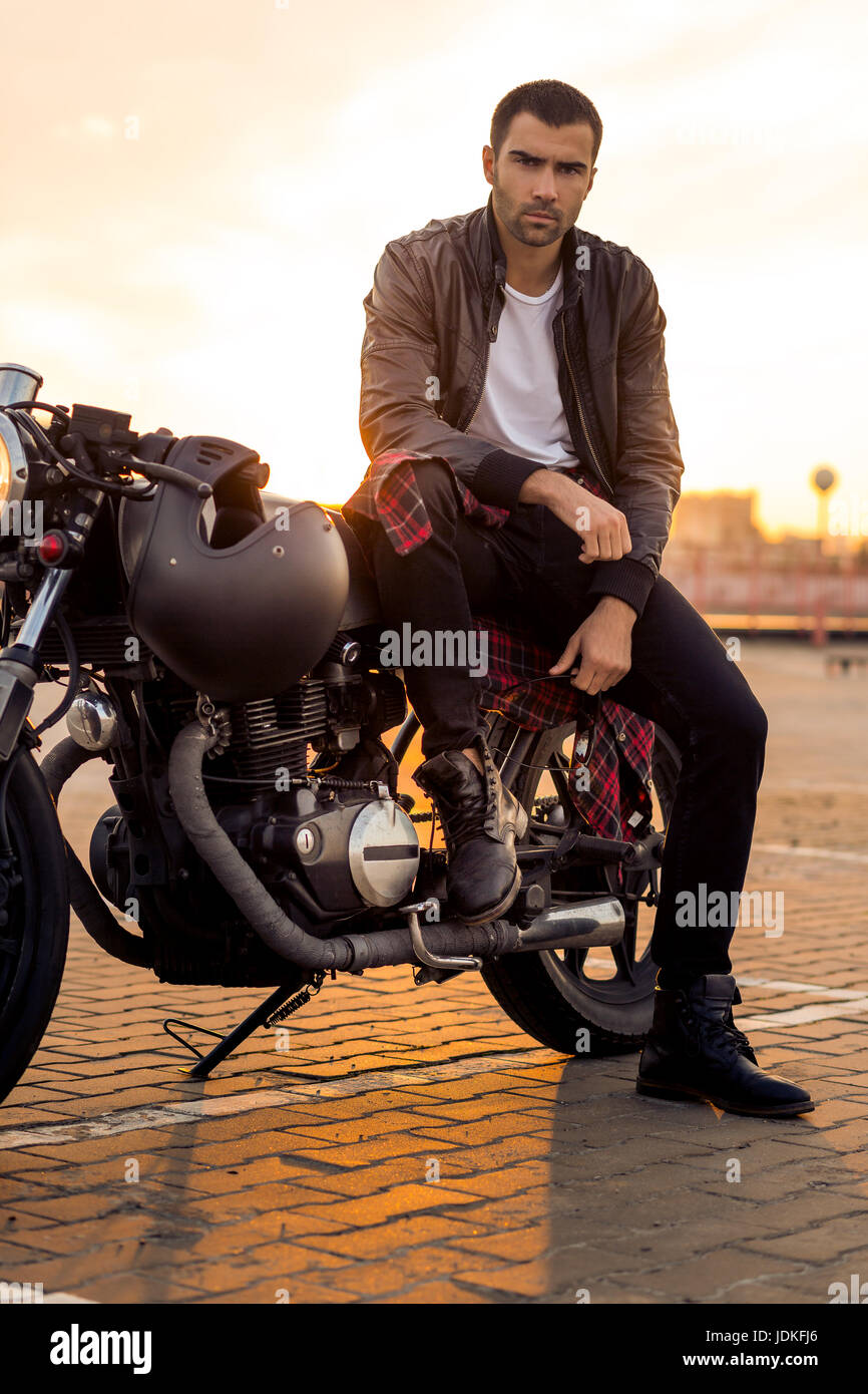 Chaqueta cuero best sale moto custom