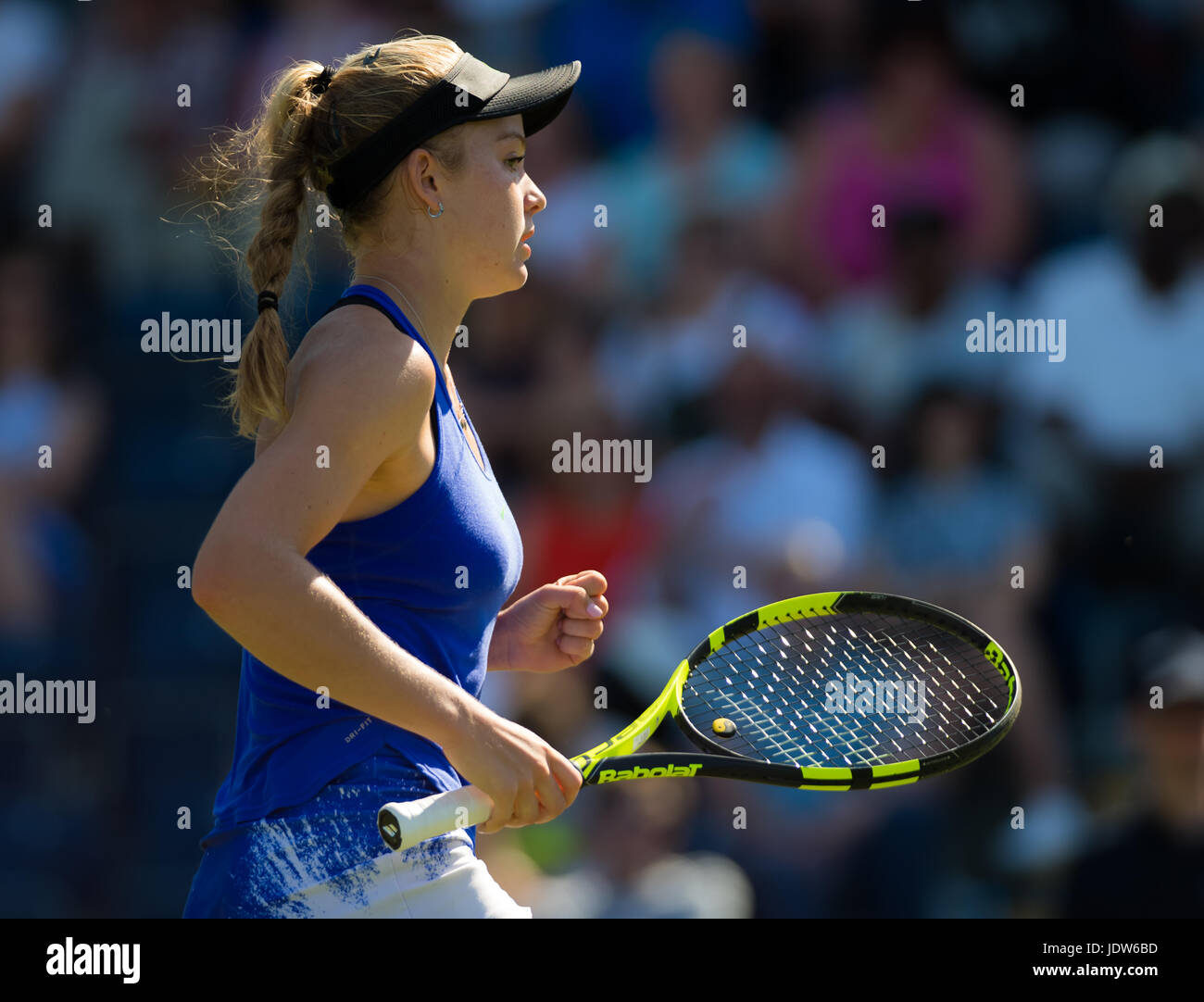 BIRMINGHAM, GRAN BRETAÑA - Junio 17 : Katie Swan en acción el 2017 Aegon Classic 5 torneo WTA Premier Foto de stock