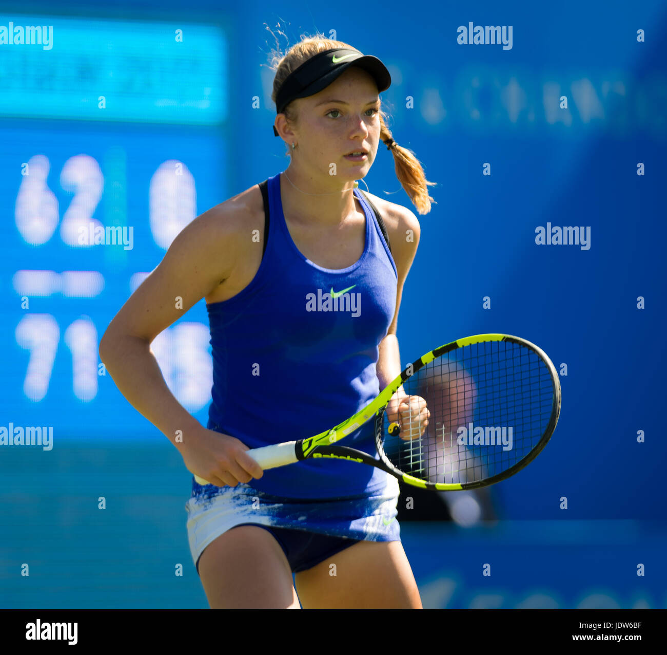 BIRMINGHAM, GRAN BRETAÑA - Junio 17 : Katie Swan en acción el 2017 Aegon Classic 5 torneo WTA Premier Foto de stock