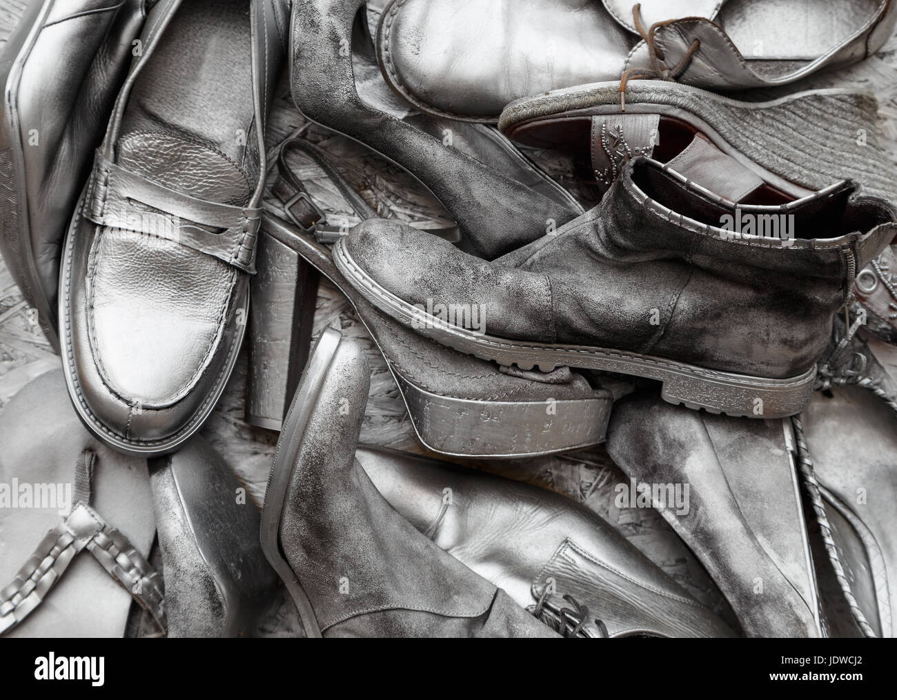 Zapatos plateados fotografías e imágenes de alta resolución - Alamy