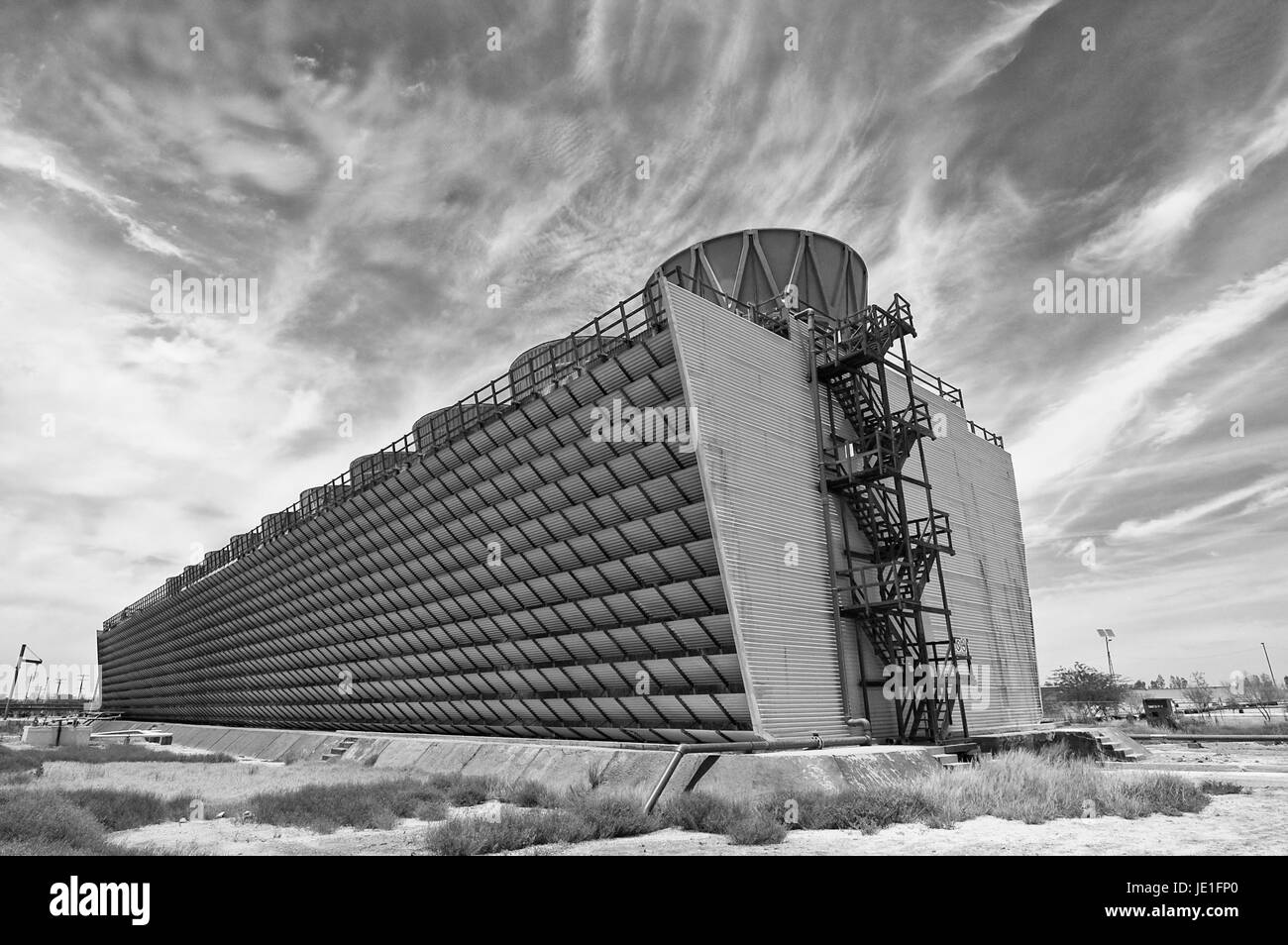 Torre de refrigeración planta de energía geotérmica en Cerro Prieto,  Comisión Federal de Electricidad. México Fotografía de stock - Alamy