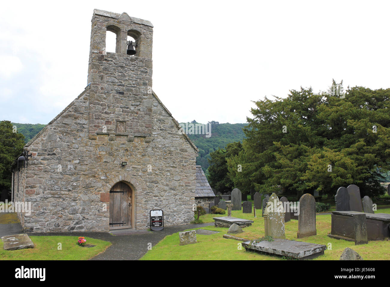 La iglesia medieval de St Mary's, Caerhun, Gales Foto de stock