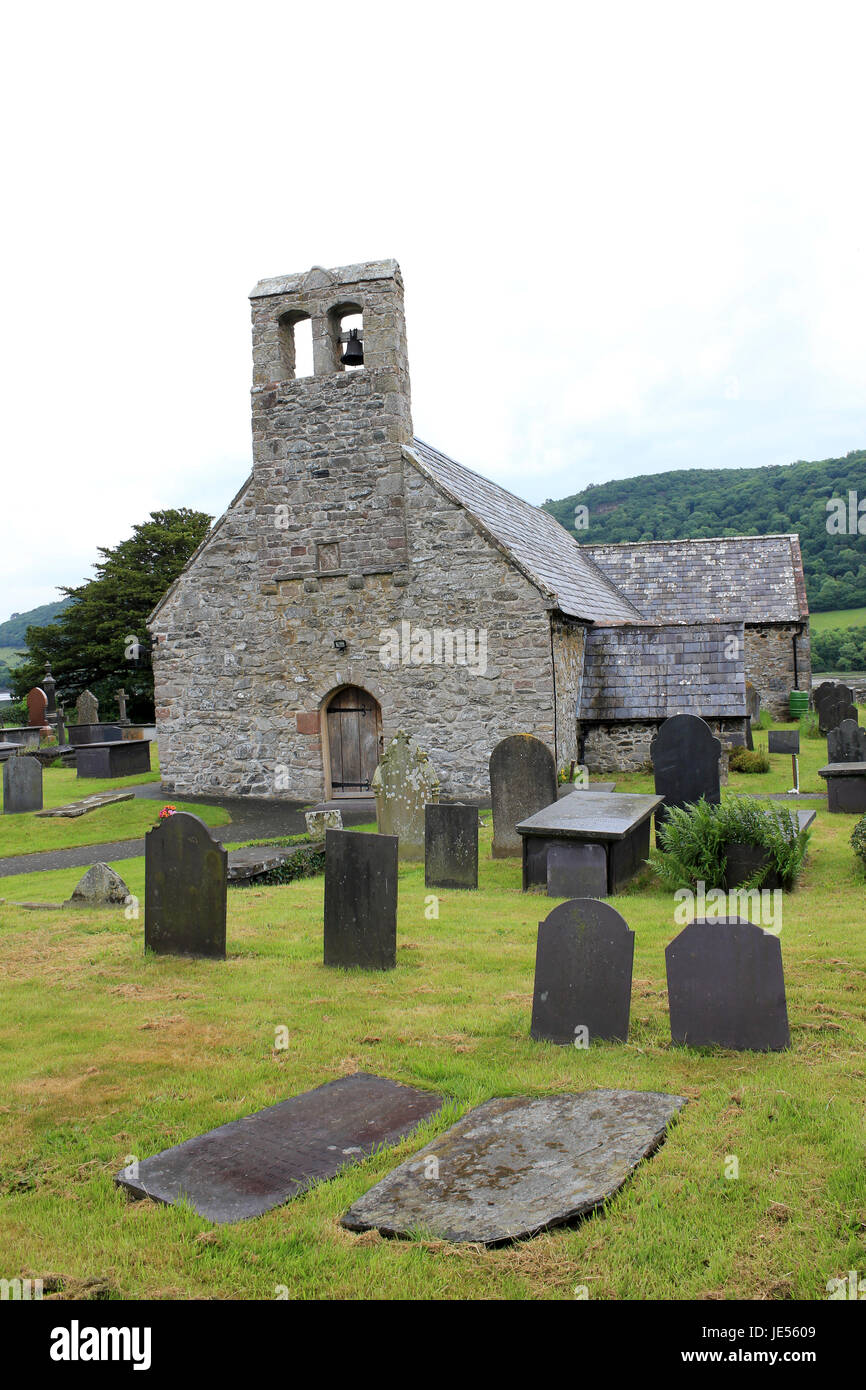 La iglesia medieval de St Mary's, Caerhun, Gales Foto de stock