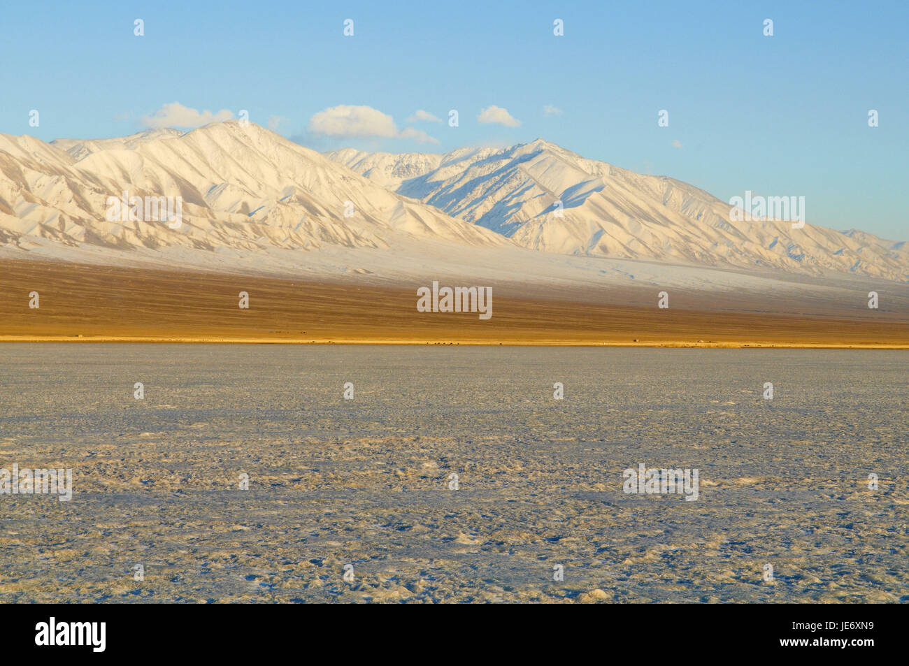 Mongolia, provincia de Khovd, paisaje invernal, icebound lago, Foto de stock