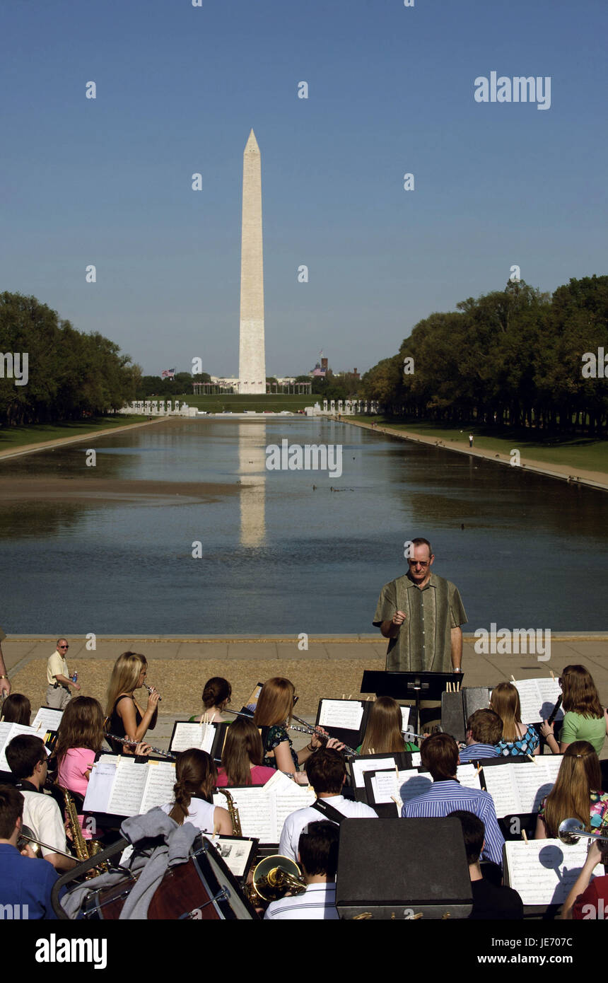 Los EE.UU., de América, Washington D.C., orquesta en la Constitución guardias, en el monumento a Washington, el fondo Foto de stock