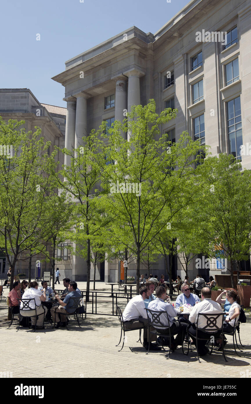 Los Estados Unidos, América, Washington D.C, el centro de la ciudad, el Triángulo Federal, turistas en un café de la calle cerca de la antigua Posta, Foto de stock