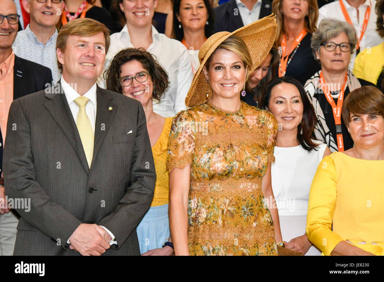 Milán, Italia. El 23 de junio, 2017. Milán. Maxima Zorreguieta Cerruti y Guglielmo Alessandro de Orange-Nassau visitando la Triennale de Milán. Foto: Maxima y Guillermo Alejandro de Holanda Crédito: IPA/Alamy Live News Foto de stock