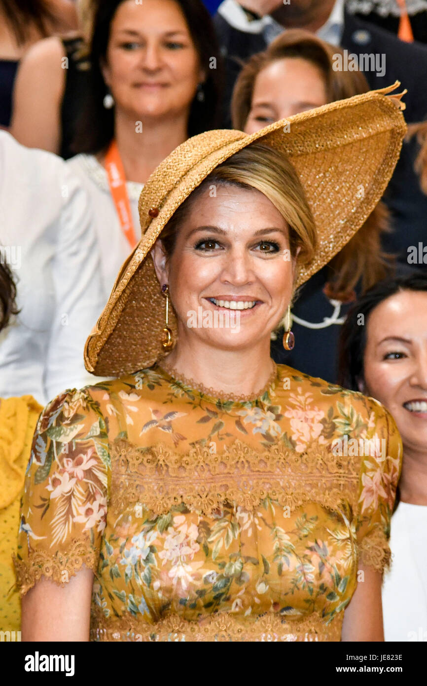 Milán, Italia. El 23 de junio, 2017. Milán. Maxima Zorreguieta Cerruti y Guglielmo Alessandro de Orange-Nassau visitando la Triennale de Milán. Foto: Maxima y Guillermo Alejandro de Holanda Crédito: IPA/Alamy Live News Foto de stock