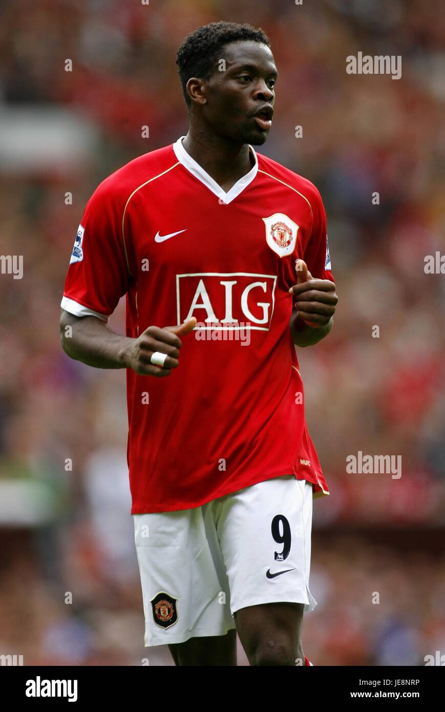 LOUIS SAHA DEL MANCHESTER UNITED FC Old Trafford, Manchester, Inglaterra el  12 de agosto de 2006 Fotografía de stock - Alamy