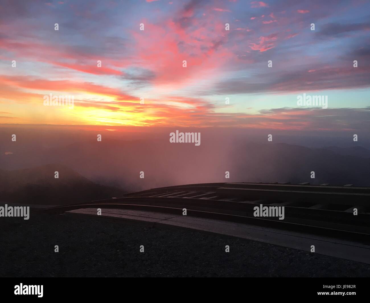 Una vista de la puesta de sol desde la cima del Monte Washington Foto de stock