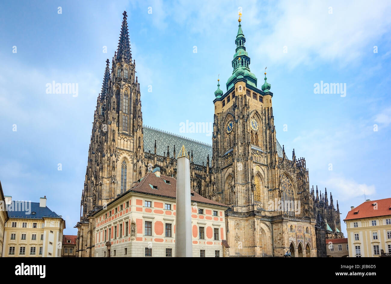 La Catedral de San Vito en Praga, este es un excelente ejemplo de la arquitectura gótica y es el mayor y más importante iglesia en la República Checa el país Foto de stock